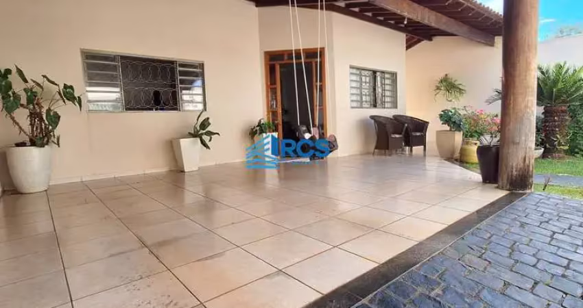 Casa para venda em uberlândia, santa mônica, 3 dormitórios, 1 suíte, 3 banheiros, 2 vagas