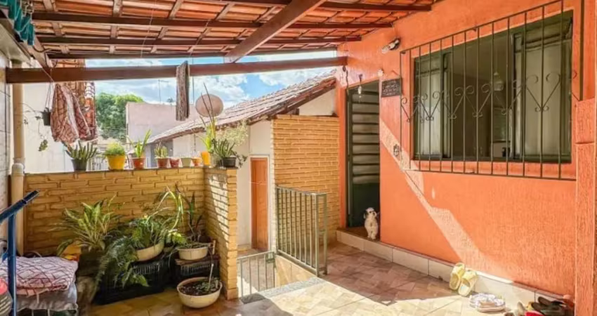 Casa muito aconchegante, com 2 dormitórios, b. copacabana.  ótimo preço.