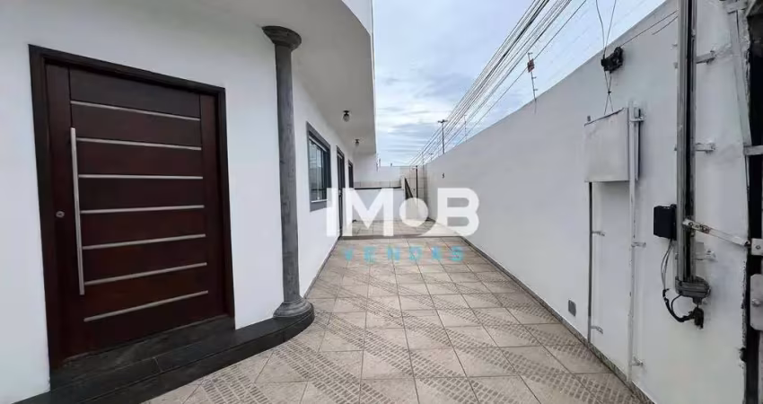 Vende-se casa com 3 quartos sendo 3 suítes a 900 metros do shopping park lagos