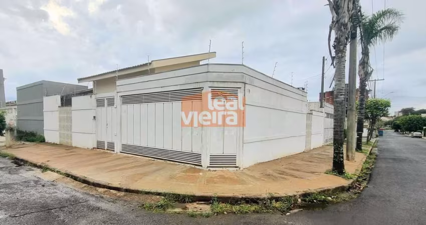 Casa para alugar de Esquina no Jardim Parati