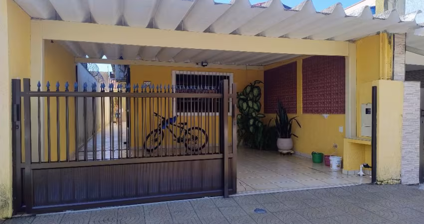 Casa térrea 2 dormitórios, 2 vagas e edícula nos fundos