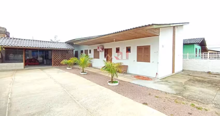 Casa à venda com excelente potencial no balneário arroio do silva!
