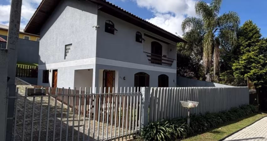 Sobrado Averbado para venda no Bairro Abranches.