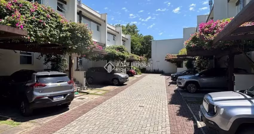 Casa em condomínio fechado com 3 quartos à venda na Rua Conselheiro Xavier da Costa, 3428, Ipanema, Porto Alegre