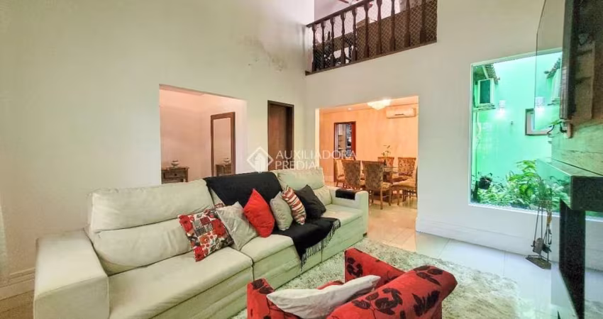 Casa com 3 quartos à venda na Rua Antônio Manoel da Rosa, 39, Jardim Itu Sabará, Porto Alegre