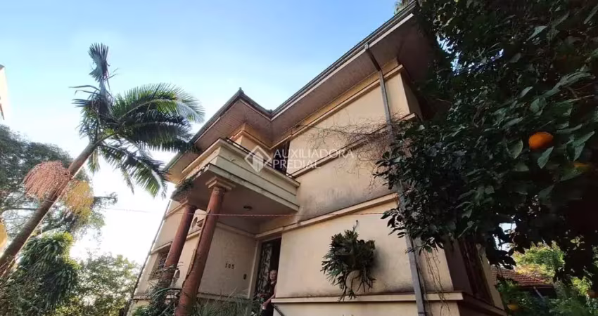 Casa com 4 quartos à venda na Rua Dário Pederneiras, 155, Petrópolis, Porto Alegre