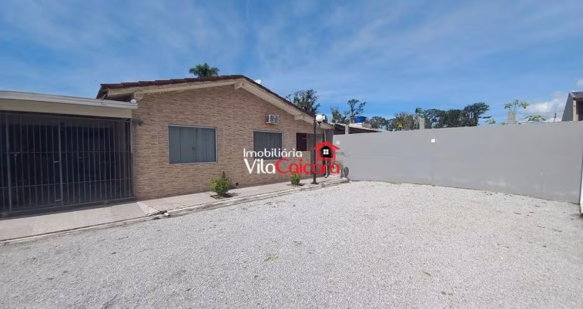 CASA COM PISCINA MOBILIADA