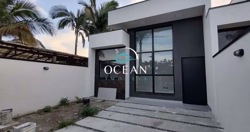 Casa nova com piscina proximo ao mar