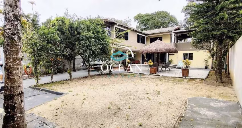 Casa margens do rio Guaraguaçu