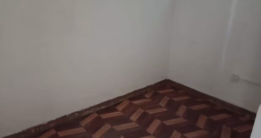 Vendo  apto de 2 quartos com preção em piedade, motivo viagem.