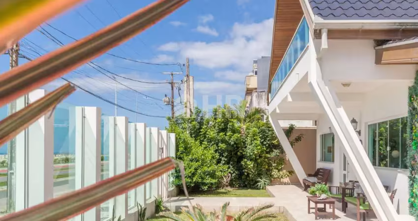 Casa com 3 quartos à venda na Avenida Atlântica, 77, Caiobá, Matinhos