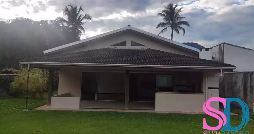 EXCELENTE CASA EM CONDOMÍNIO FECHADO EM UBATUBA