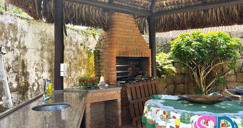 Casa com 5 dormitórios, para venda, no centro de Ubatuba - SP