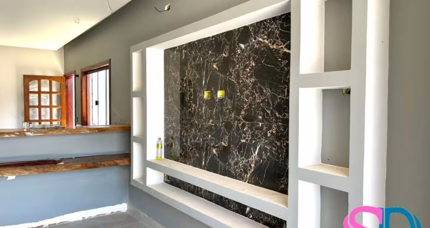 Casa nova, com 2 dormitórios, para venda, na área central de Ubatuba - SP