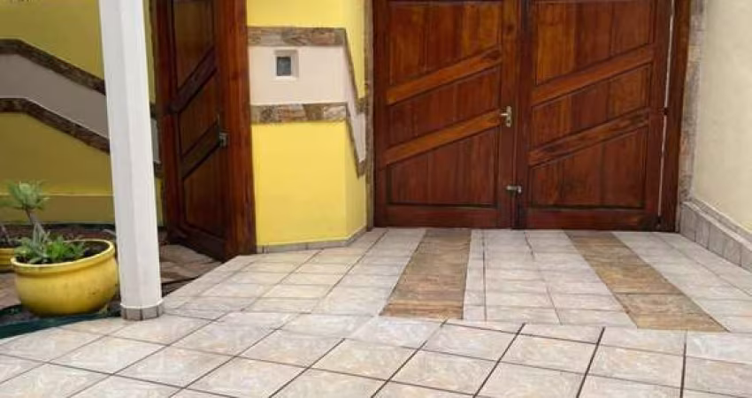 Belíssimo Sobrado à venda com 06 dormitórios no Centro de Ubatuba - SP