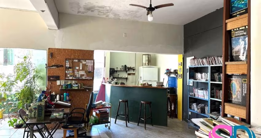 Espaço comercial, para locação, no Centro de Ubatuba - SP