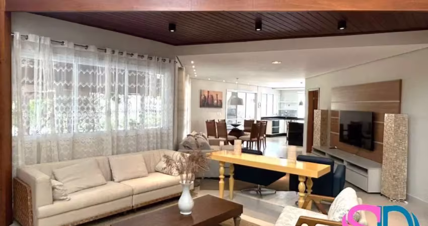Linda casa, com 4 suítes, em condomínio fechado, para locação definitiva, em ubatuba - sp