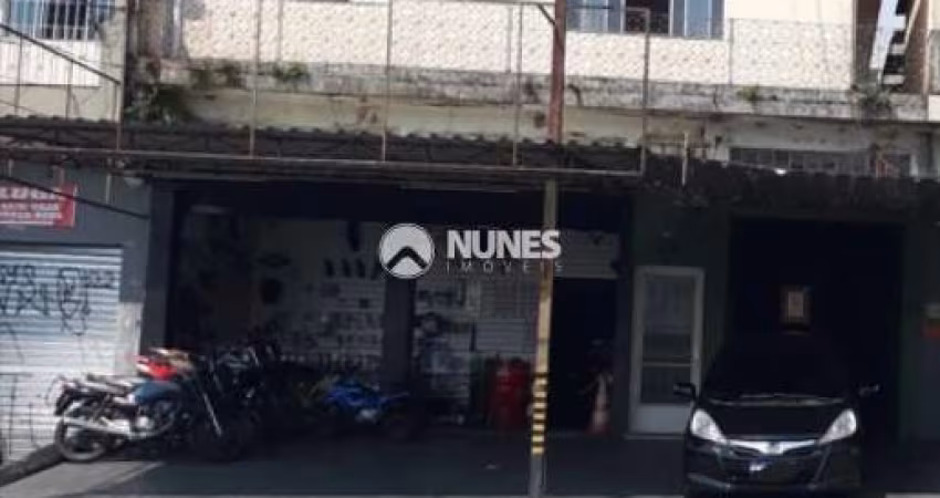 Sobrado a Venda em Avenida