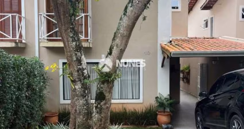 Amplo Sobrado em condomínio fechado