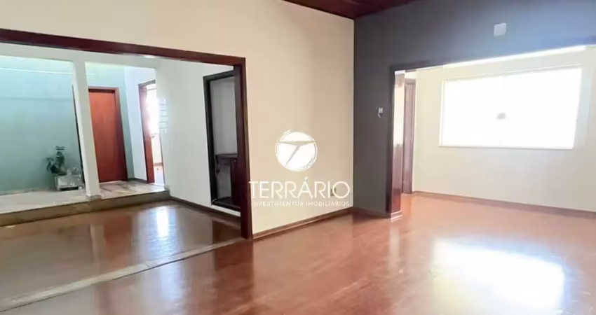 Casa à venda no Centro em Varginha com 4 quartos, 1 suíte, 3 banheiros e 3 vagas