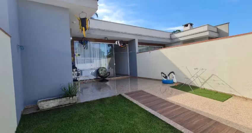 Belíssima casa a 500 metros do mar Balneário piçarras !!