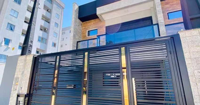 Sobrado com 3 suítes com 2 vagas na garagem
