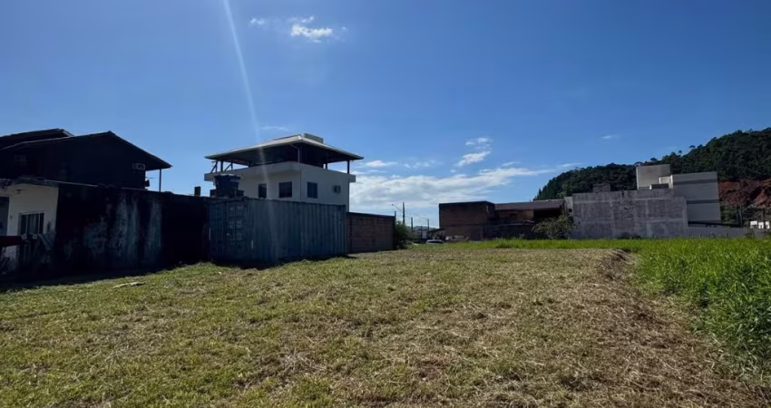 Terreno com 472 metros