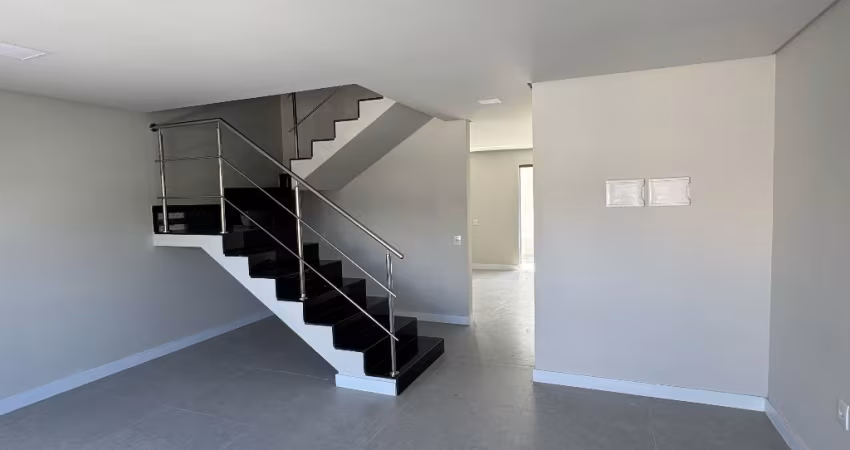 Sobrado novo com 3 quartos sendo 1 suíte