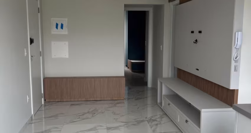 Lindo apartamento com uma cozinha elegante com moveis sob medida