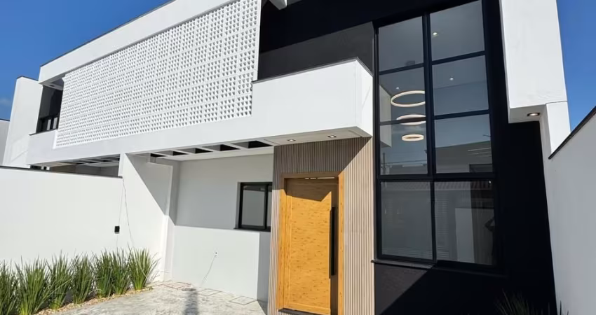 Linda casa térrea com 3 quartos sendo 1 suíte