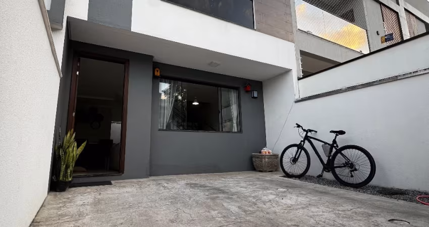 LINDO SOBRADO SEMI MOBILIADO COM 2 SUÍTES