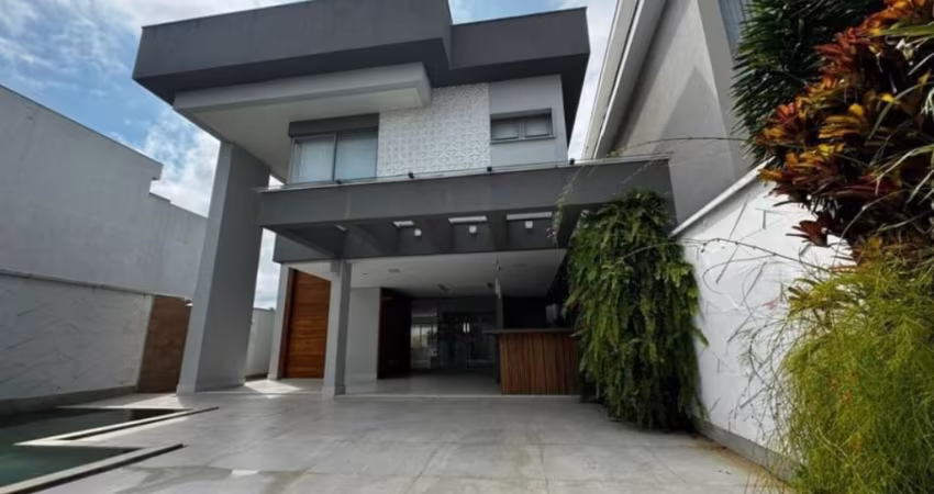Casa triplex 300 m² com 3 suítes, para venda ou locação, no condomínio Riviera Del Sol