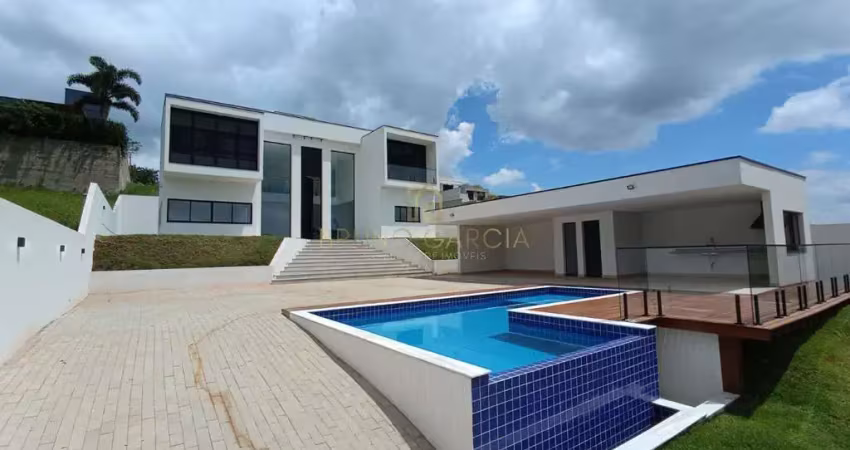 Imperdível Casa em Condomínio à Venda em Atibaia-SP, no Condomínio Residencial Shamballa III: 3 Quartos, 3 Suítes, 3 Salas, 6 Banheiros, 2 Vagas, 279m²!