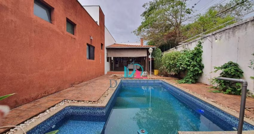 Casa térrea com 3 dormitórios localizada no bairro Cambuy.
