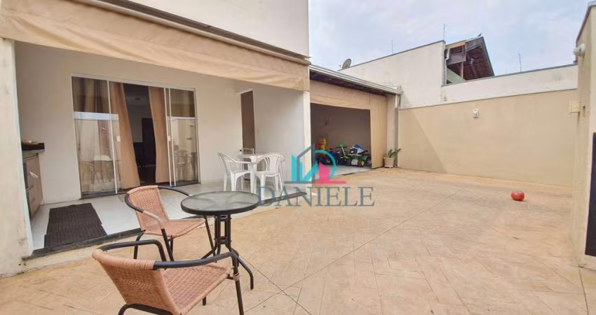 Casa com 3 dormitórios localizada no bairro Cambuy.