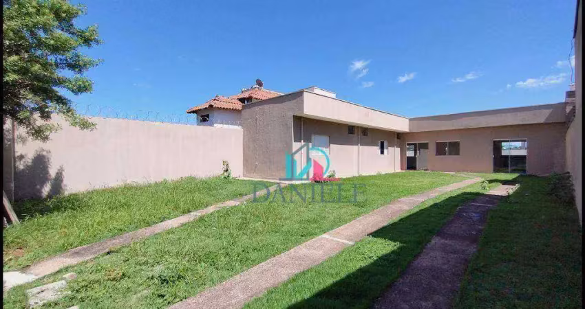 Casa térrea com 2 suítes localizada no bairro Morumbi.