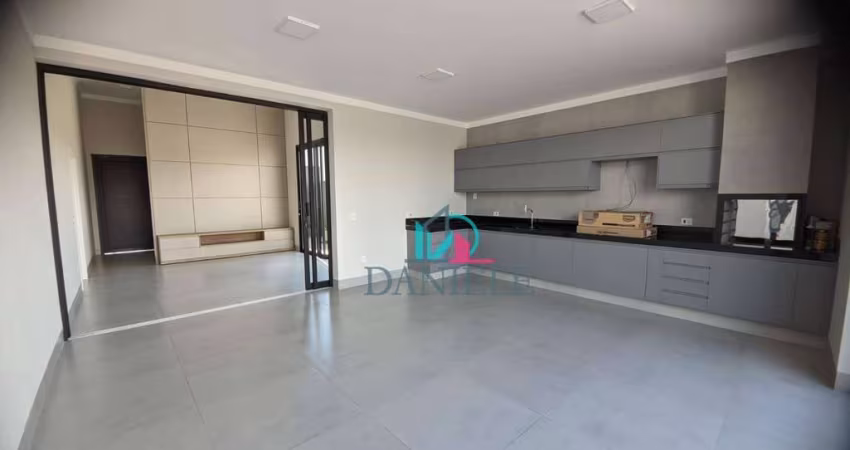 Casa térrea com 3 suítes localizada no condomínio Village Damha III.