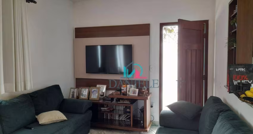 Casa térrea com 3 dormitórios localizada no bairro Cambuy.