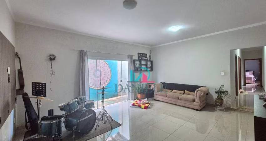 Linda casa no Jardim Eliana