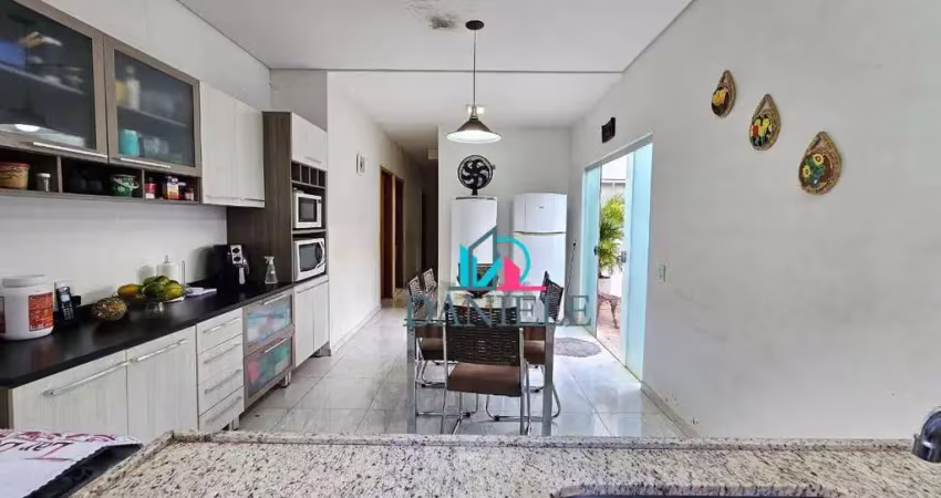 Casa térrea com 4 dormitórios localizada no jardim do bosque.