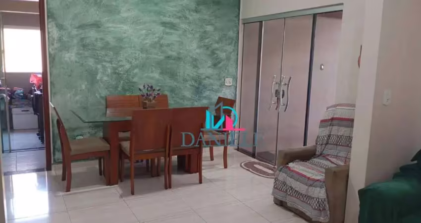 Casa térrea com 2 dormitórios localizada no jardim serra azul.