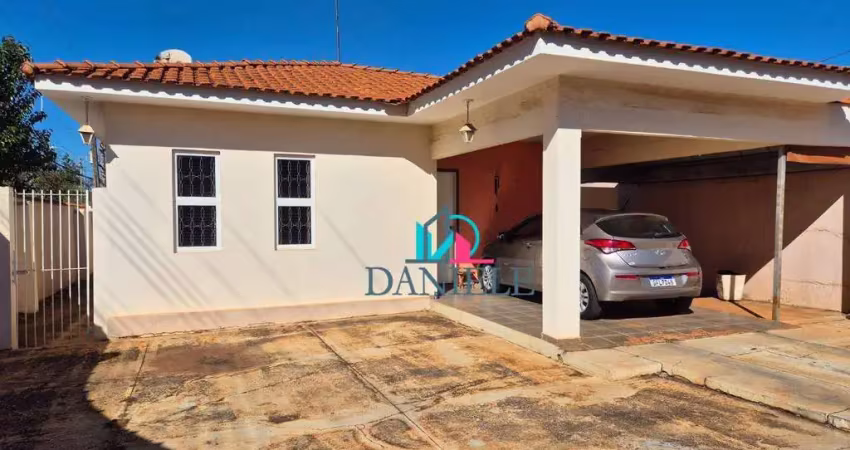 Casa térrea com 3 dormitórios localizada no jardim botânico.