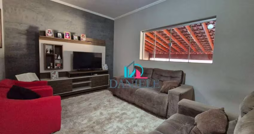 Casa térrea com 3 dormitórios localizada no santa angelina.