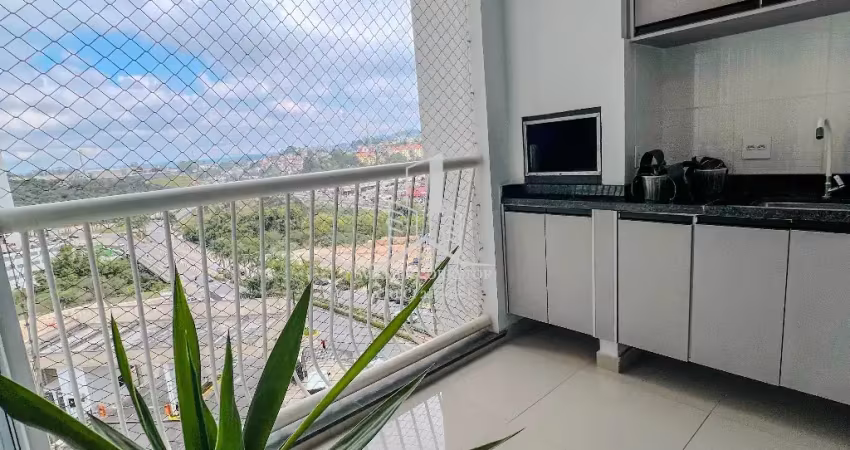 Apartamento com reforma impecável e vista para mata preservada