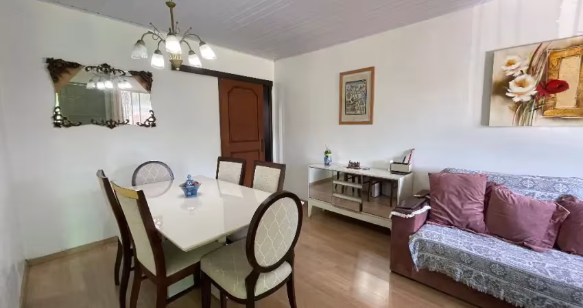 Linda casa térrea – terreno amplo, arborizado e com potencial comercial