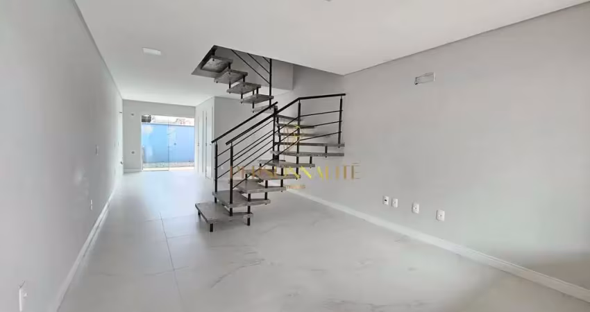 Sobrado Geminado com fachada moderna e ótima localização no Bucarein.