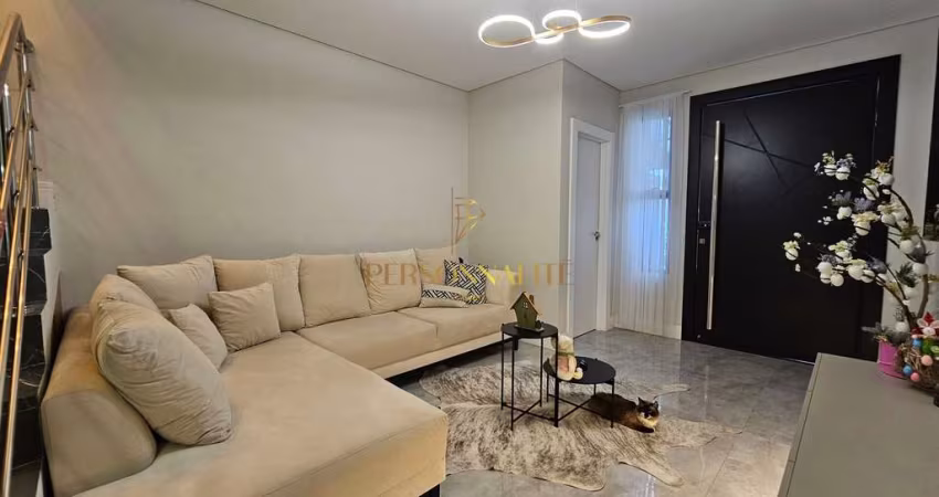 Sobrado triplex, com 3 dormitórios e quintal na cobertura