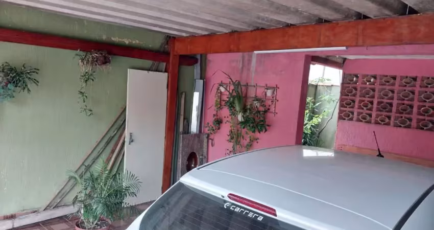 Casa assobradada em jardim marina, com 4 quartos 2 banheiros e 2 vagas de garagem, ótima localização, ao lado do o