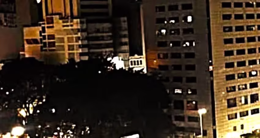 Studio no mirante do vale, com janelas pro vale do anhangabaú
