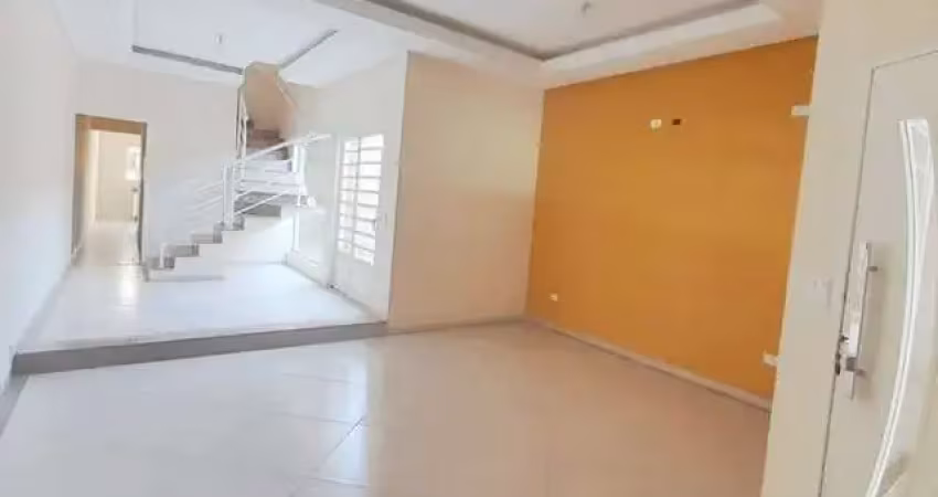 Sobrado com três pavimentos medindo 210m² - Parque Industrial.